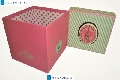 HEDİYE KUTUSU PEMBE YEŞİL DESENLİ KARE 1'Lİ 10*10*10,5 CM - 2